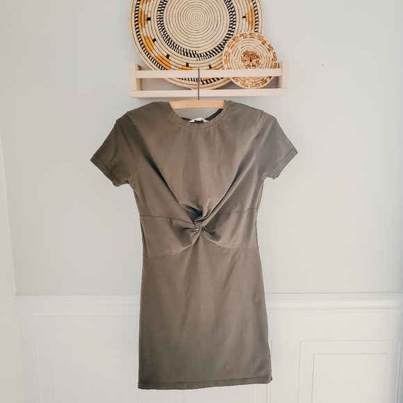 Green tied front dress - Picture 2 of 5